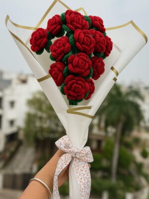 15 Red Crochet Roses in Premium Wrap – Decorative & Giftable Bouquet for All Occasions